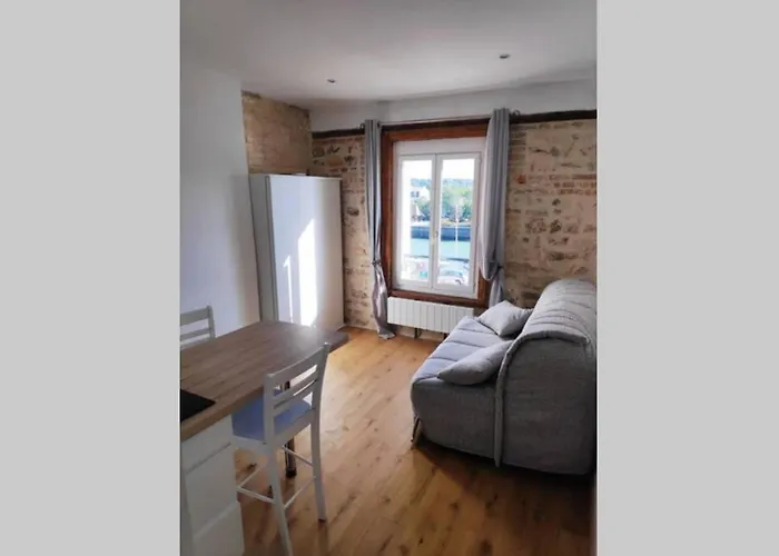 Sur Le Port De * トルヴィル＝シュル＝メール